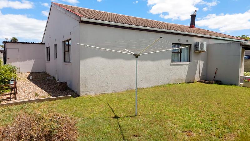 4 Bedroom Property for Sale in Uitzicht Western Cape